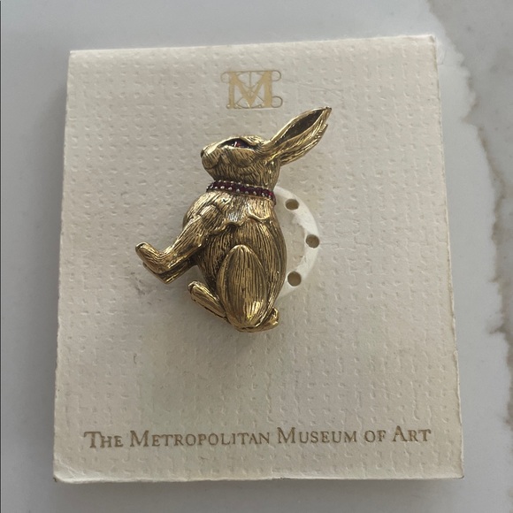 Metropolitan Museum of Art rabbit with jewel collar pin - Picture 1 of 4